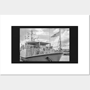 Front end of Navy war ship moored in Great Yarmouth docks Posters and Art